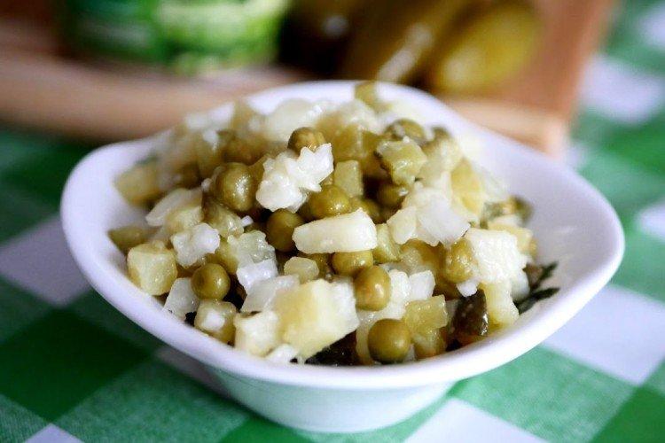 Salade de pommes de terre, pommes et petits pois