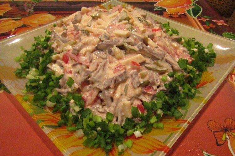 Salade de coeurs et fromage de saucisse