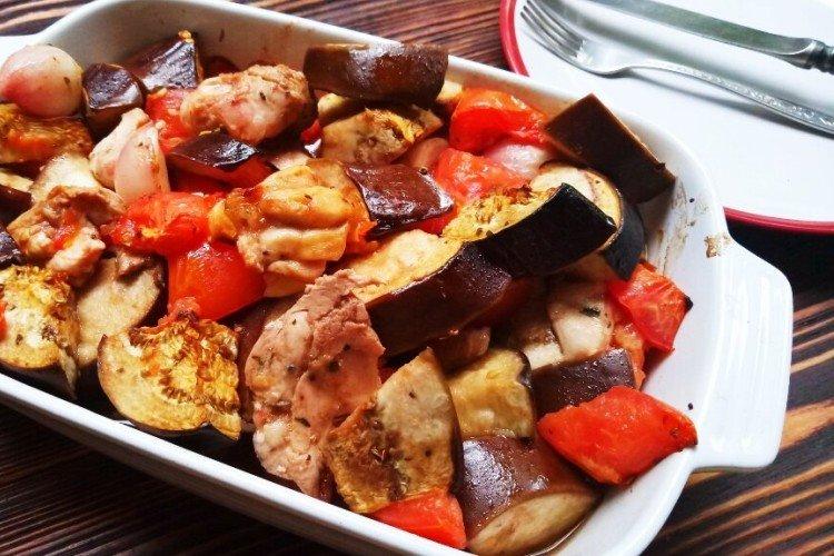 Poulet aux aubergines et tomates au four