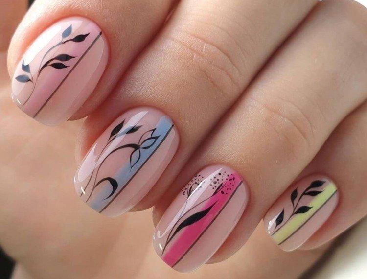 Manucure florale printanière