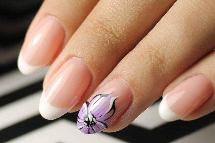 Manucure française de printemps