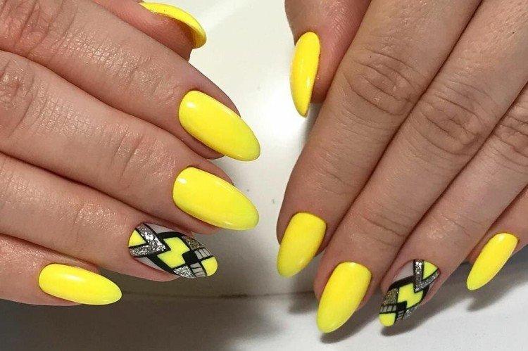 Manucure de printemps jaune