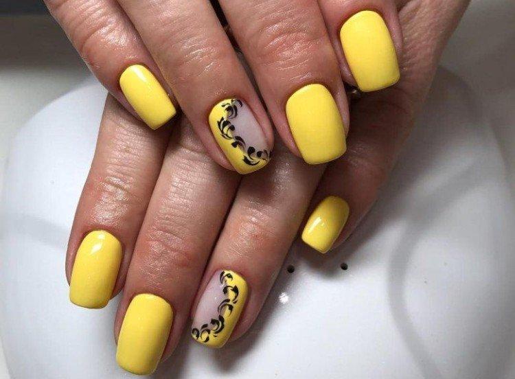 Manucure de printemps jaune