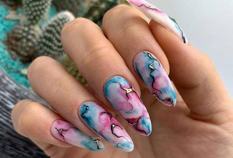 Manucure aquarelle pour ongles longs