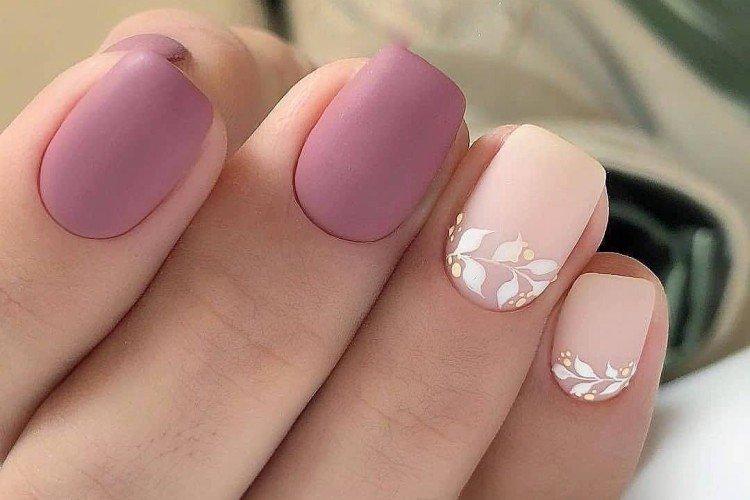 Manucure mate délicate