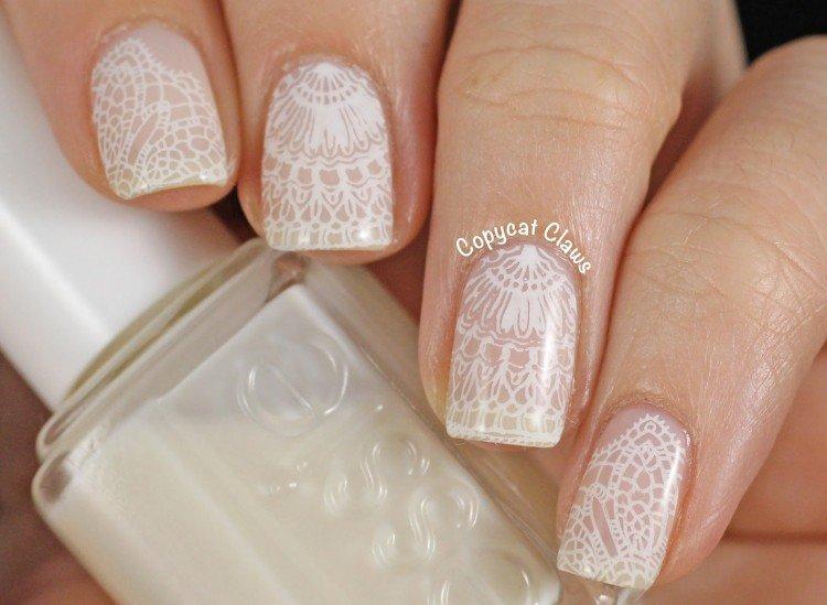 Manucure en dentelle