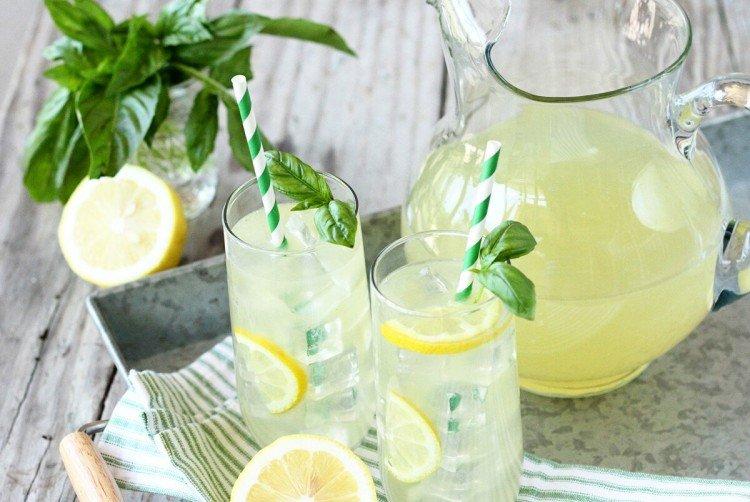 Limonade maison au basilic