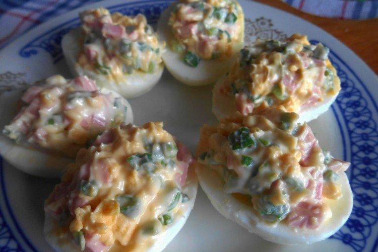 Oeufs farcis aux saucisses