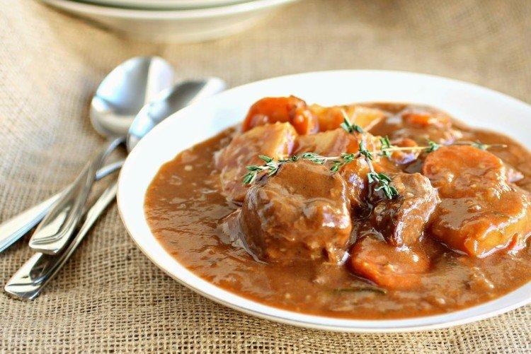 Goulasch de boeuf avec sauce à la bière