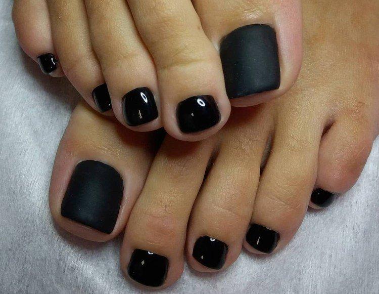 Pédicure sombre