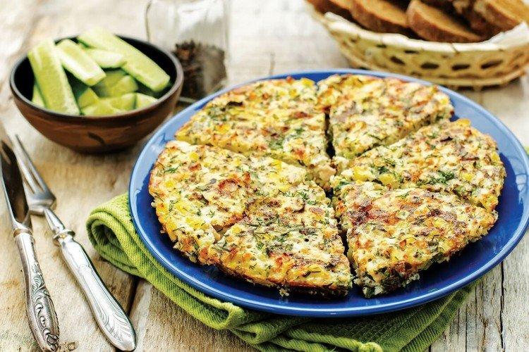 Frittata aux jeunes pommes de terre, poulet et petits pois