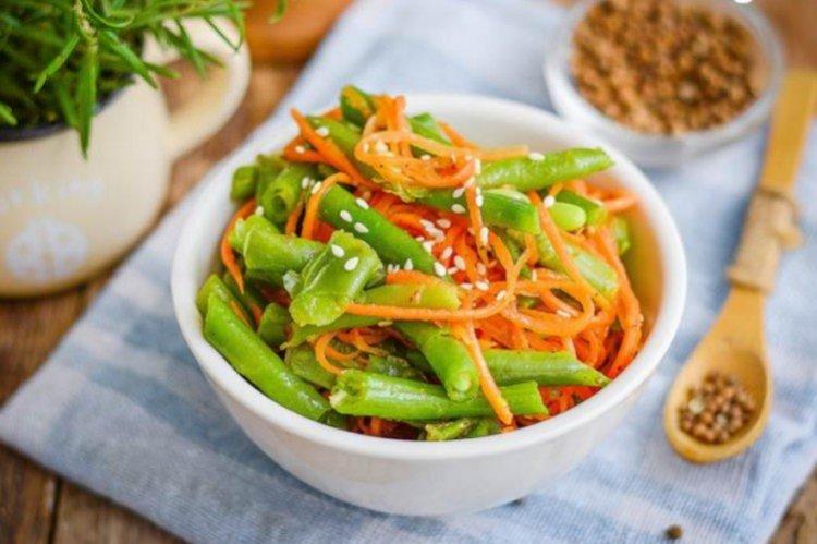 Salade coréenne de haricots verts et carottes