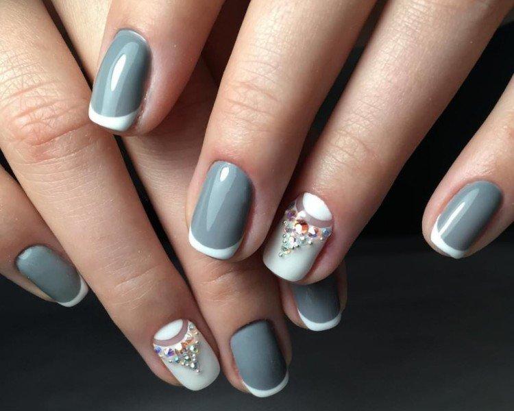 Manucure grise française