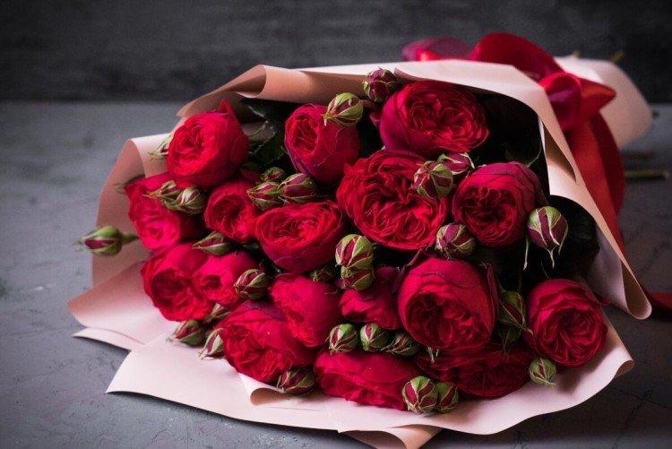 De beaux bouquets de roses