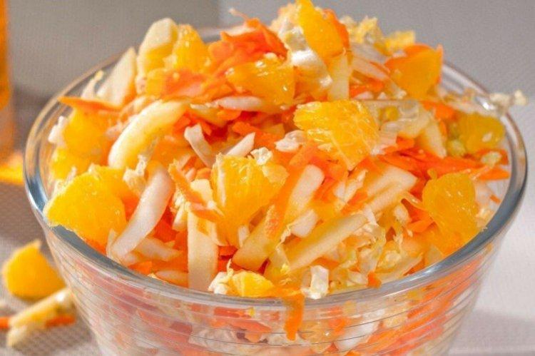 Salade de chou frais, carottes et oranges