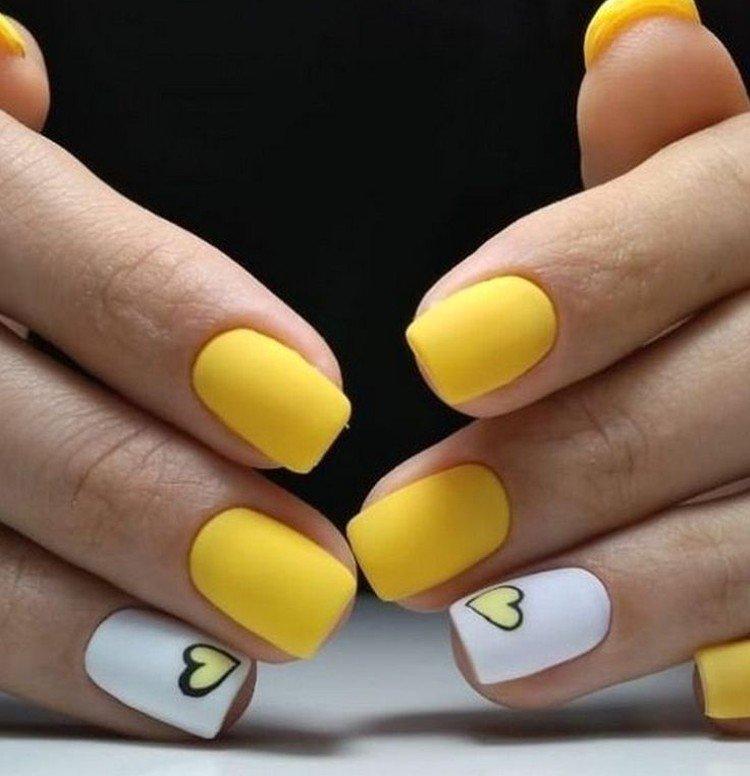 Manucure jeunesse jaune