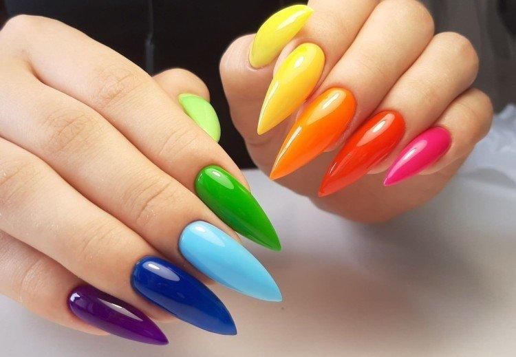 Dessins d'ongles arc-en-ciel
