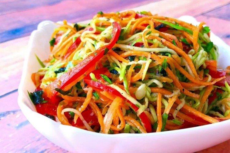 Salade de légumes aux courgettes