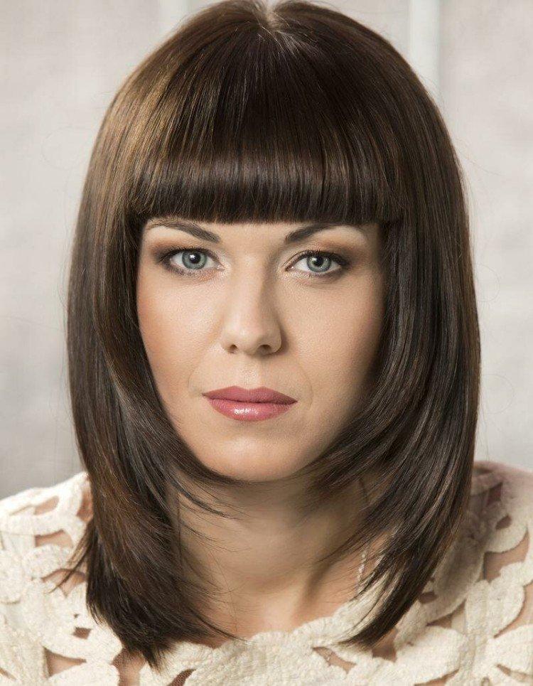 Coupe de cheveux en échelle - photos et idées