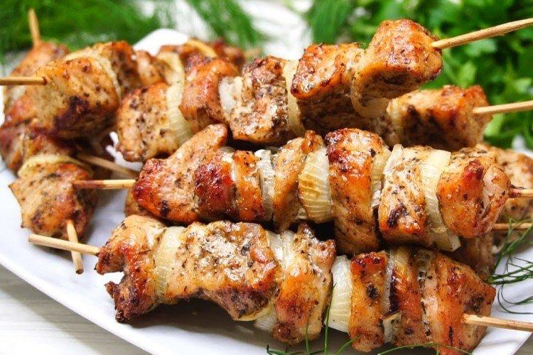 Brochettes de porc au four