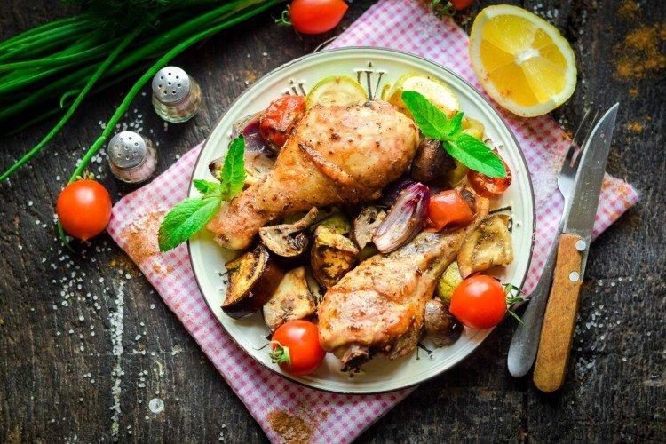 Cuisses de poulet aux légumes au four