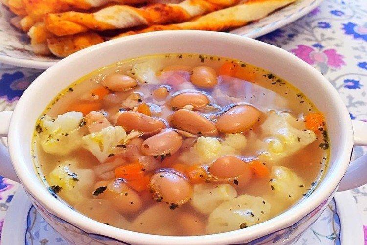 Soupe de haricots au chou-fleur
