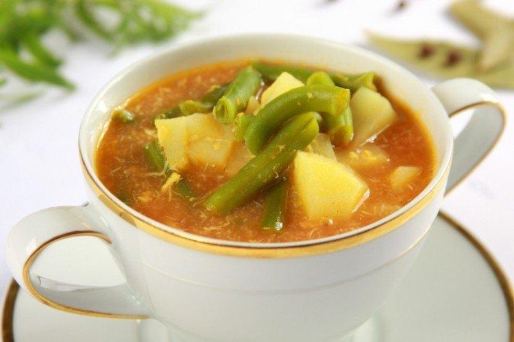 Soupe de haricots verts à la tomate