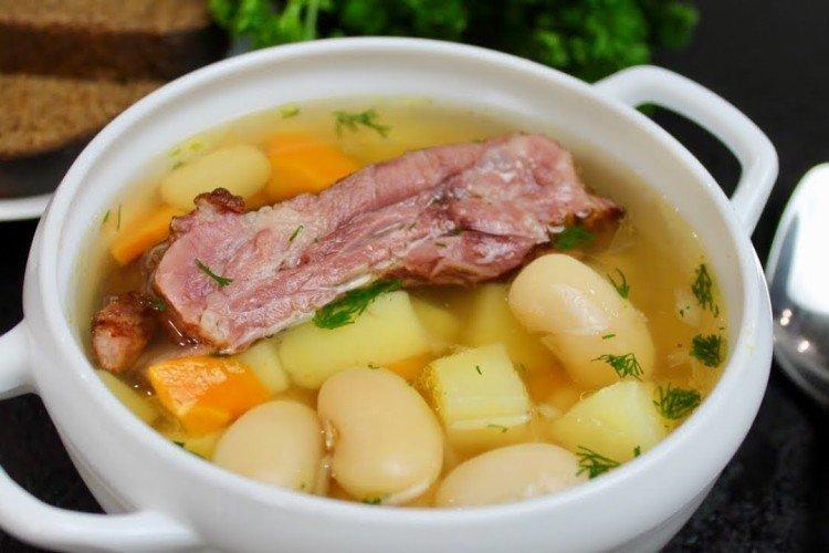 Soupe de haricots au porc