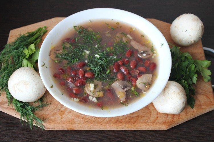 Soupe aux haricots rouges et champignons