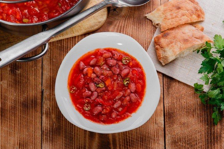 Soupe de tomates aux haricots rouges