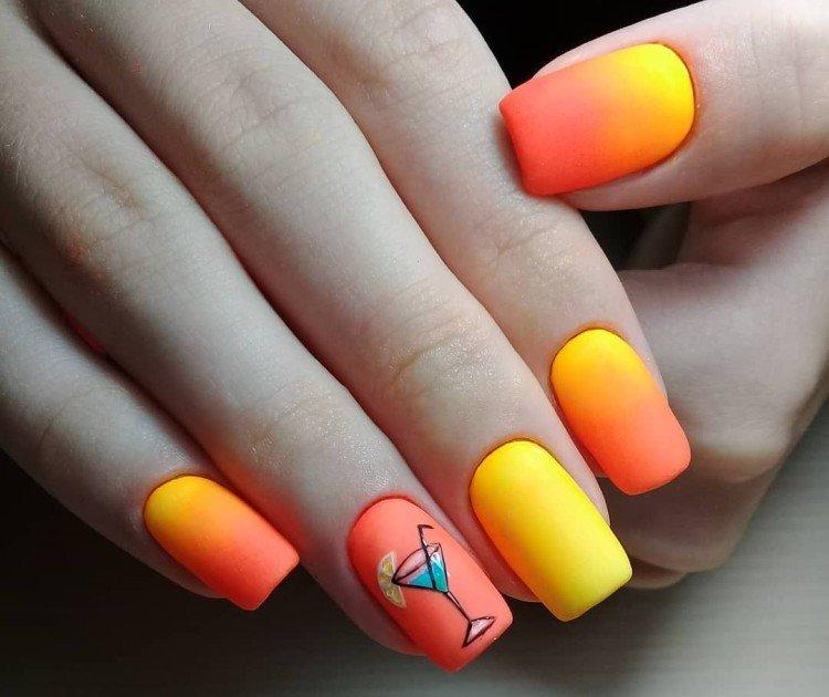 Manucure jaune-orange
