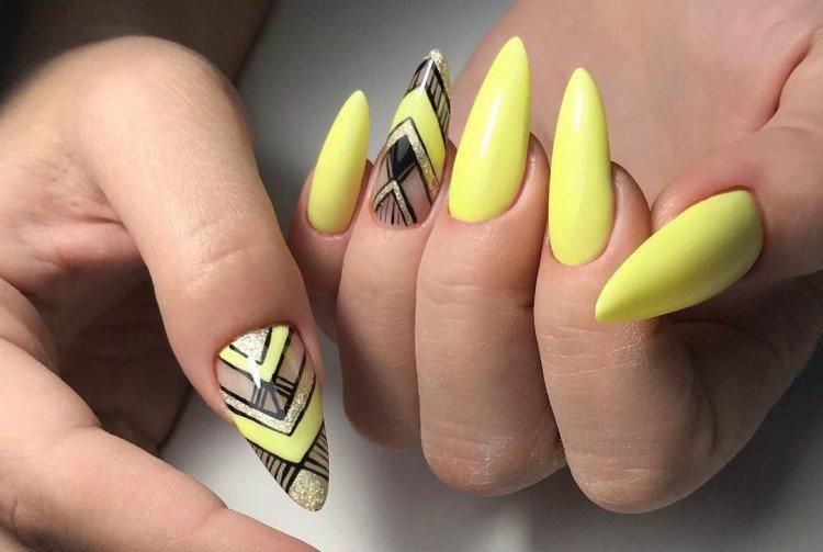 Manucure jaune pour ongles longs
