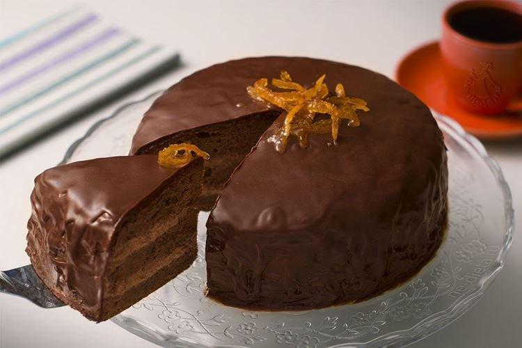 Glaçage au chocolat avec crème sure