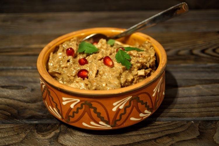 Satsivi géorgien aux aubergines