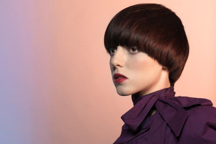 Page sur les cheveux raides