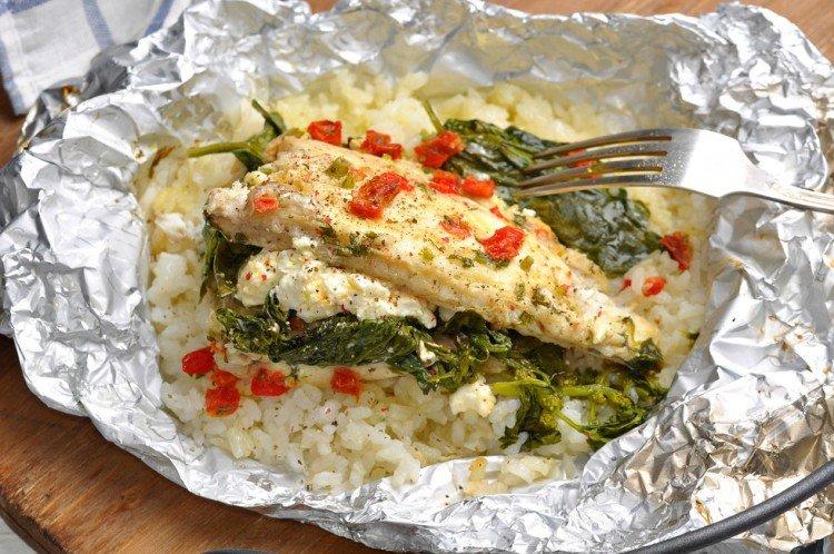 Poisson avec du riz en papillote