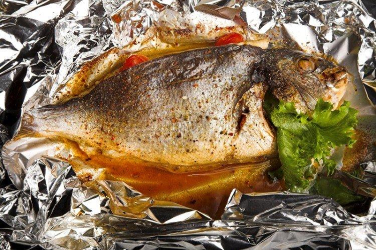 Poisson aux noix au four en papillote