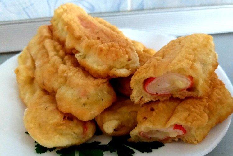 Bâtonnets de crabe dans une pâte à la crème sure