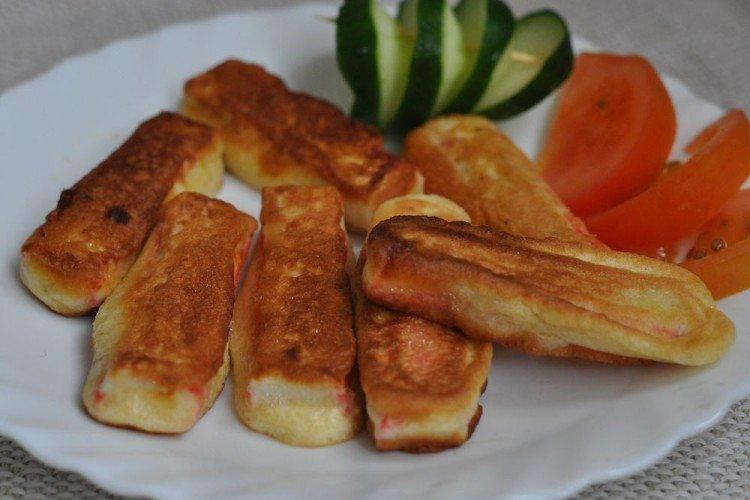 Bâtonnets de crabe dans une pâte au fromage