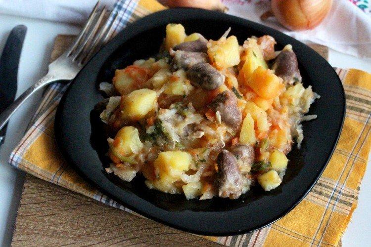 Chou mijoté avec pommes de terre et coeurs de poulet