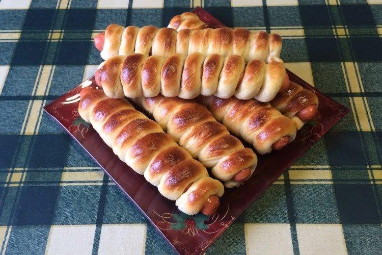 Saucisses en pâte au four