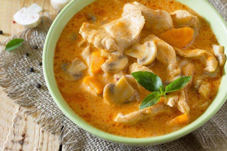 Poulet aux champignons sauce tomate-crème