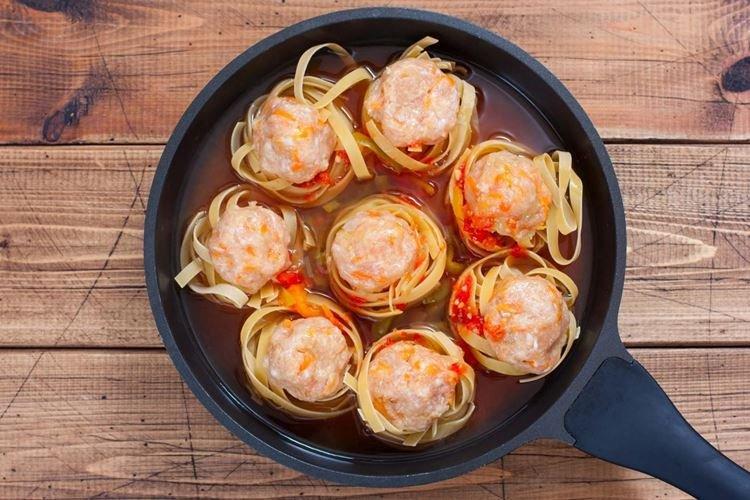 Nids avec viande hachée et carottes