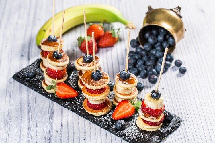 Canapé à la banane et chantilly