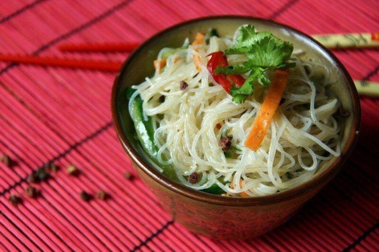 Funchoza aux légumes verts