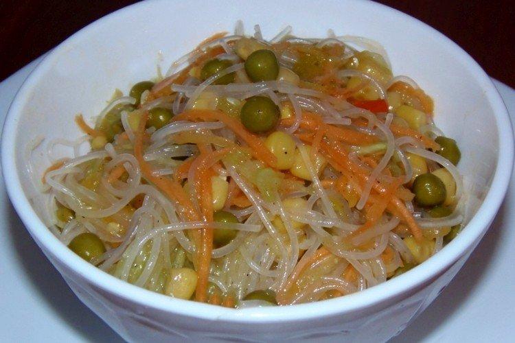 Funchoza aux crevettes et petits pois