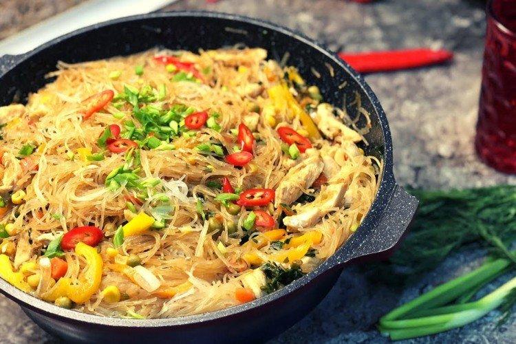 Funchoza au poulet et au maïs