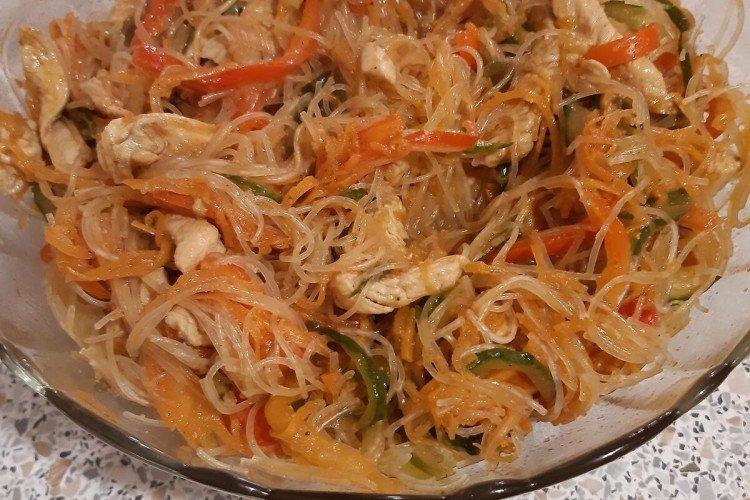 Funchoza au poulet, miel et gingembre