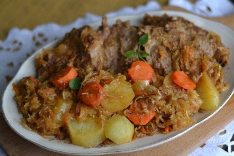 Pommes de terre au chou et au porc