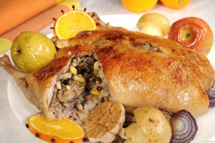 Canard au four avec pommes de terre et champignons